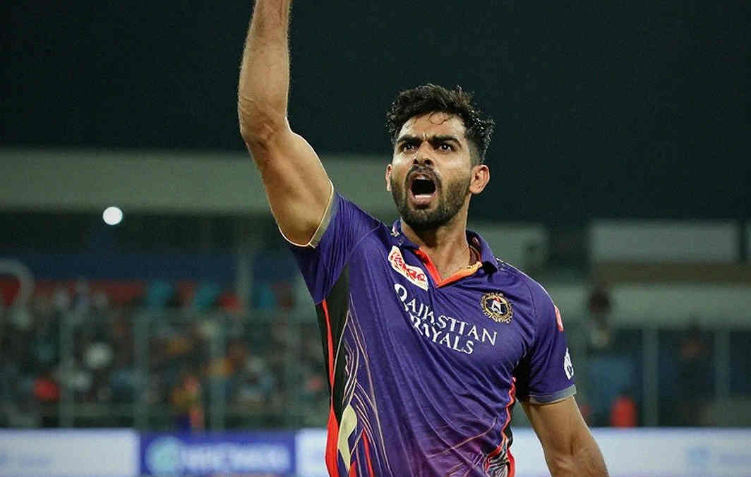 Batting First on Abu Dhabi's Dry Surface: Bangladesh's Three-Spinner Plan and Afghanistan's Unfinished Ranking Journey