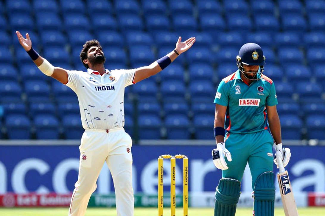 গকেবেরহার সবুজ ছায়া: চ্যাম্পিয়নের ক্ষত, রাবাদার হ্যামস্ট্রিং আর একটি অসমাপ্ত ইনিংসের স্কোরবোর্ড গকেবেরহার সবুজ ছায়া: চ্যাম্পিয়নের ক্ষত, রাবাদার হ্যামস্ট্রিং আর একটি অসমাপ্ত ইনিংসের স্কোরবোর্ড