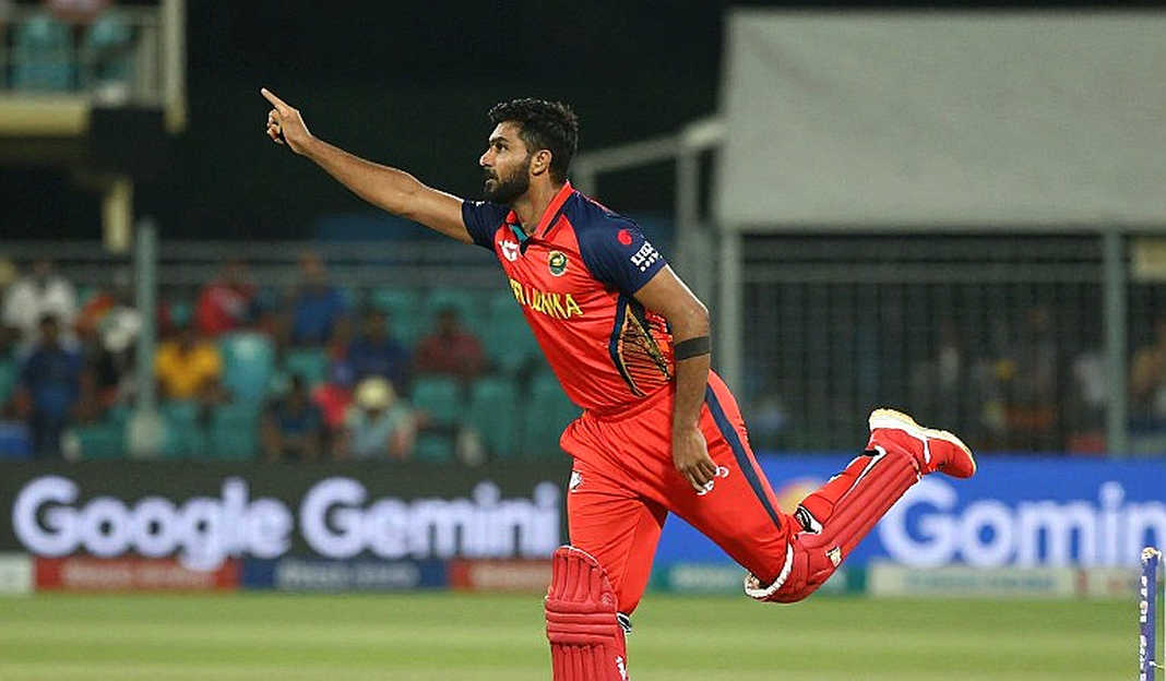 ৭৪.১ ওভার আর তিন বৃষ্টি: ওয়াকায় কুইন্সল্যান্ডের 'ফাইটব্যাক' আসলে কার বিরুদ্ধে?
